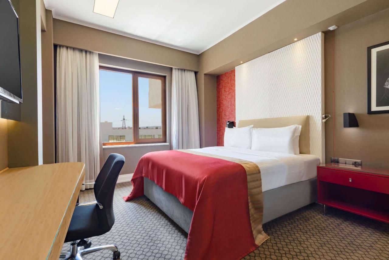 Ramada Plaza By Wyndham Eskisehir Exterior photo