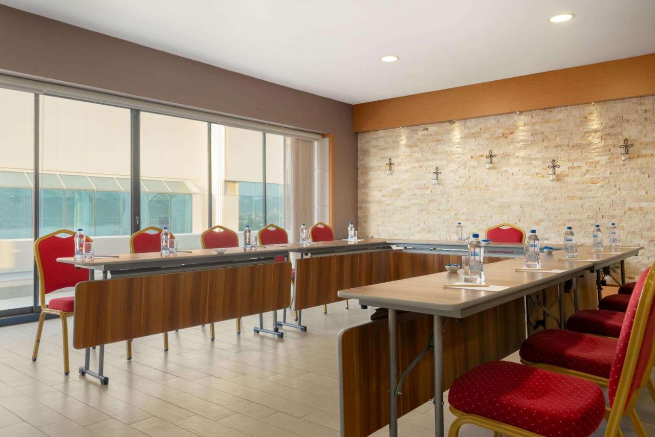 Ramada Plaza By Wyndham Eskisehir Exterior photo