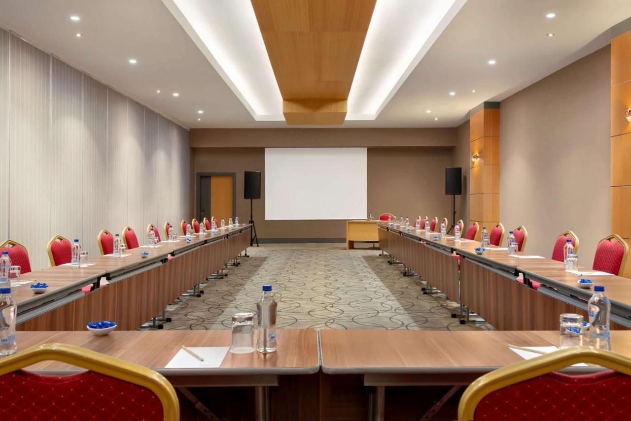Ramada Plaza By Wyndham Eskisehir Exterior photo