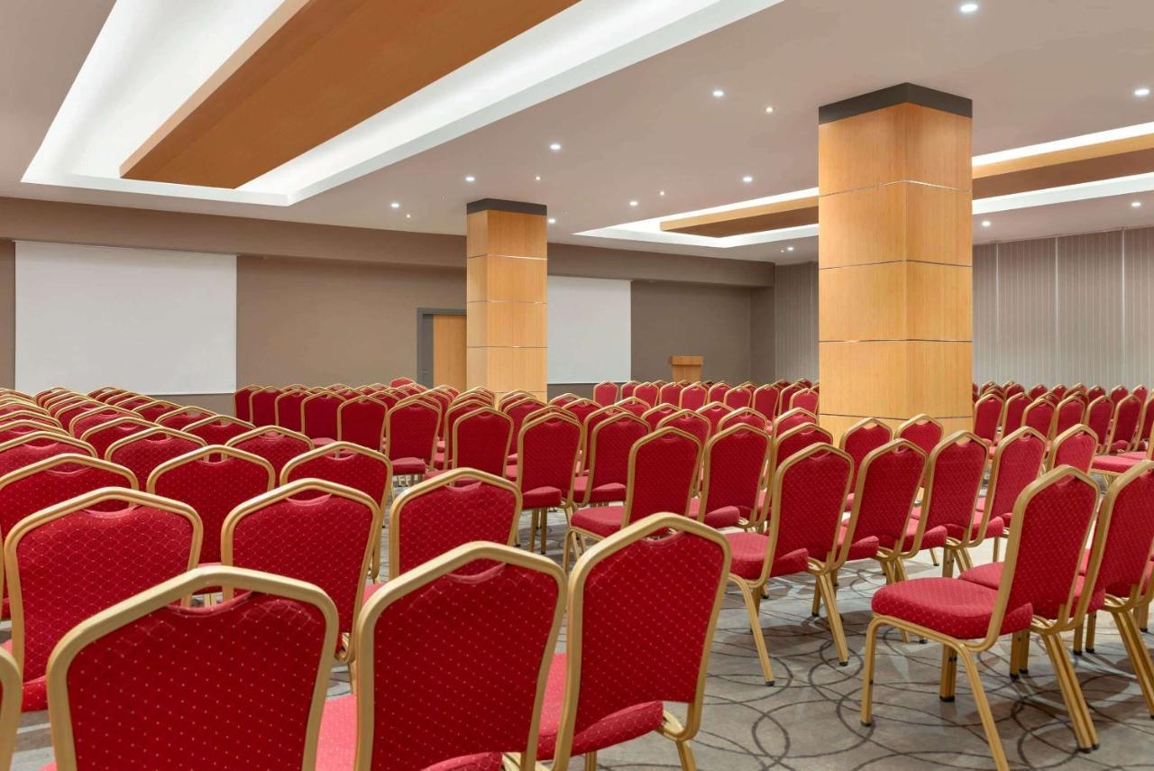 Ramada Plaza By Wyndham Eskisehir Exterior photo