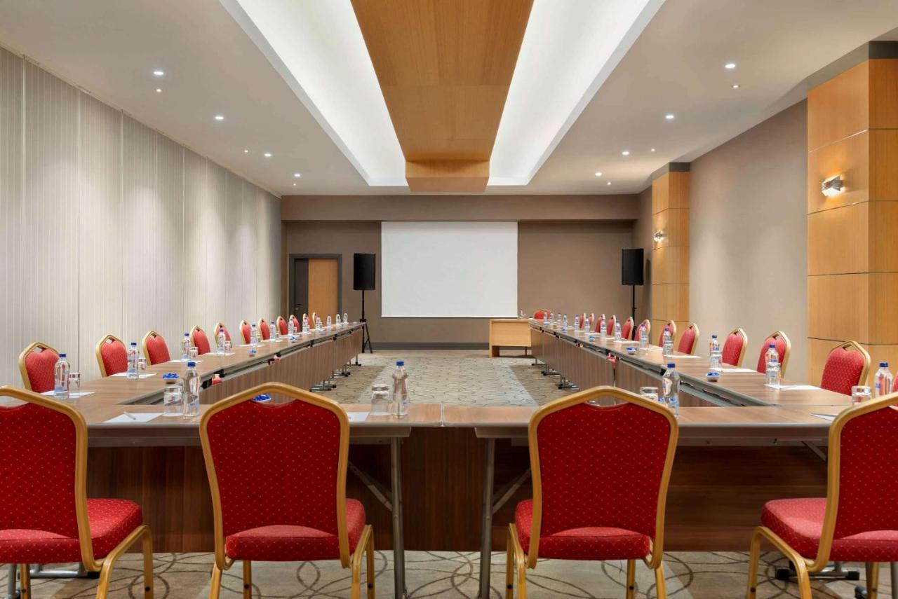Ramada Plaza By Wyndham Eskisehir Exterior photo