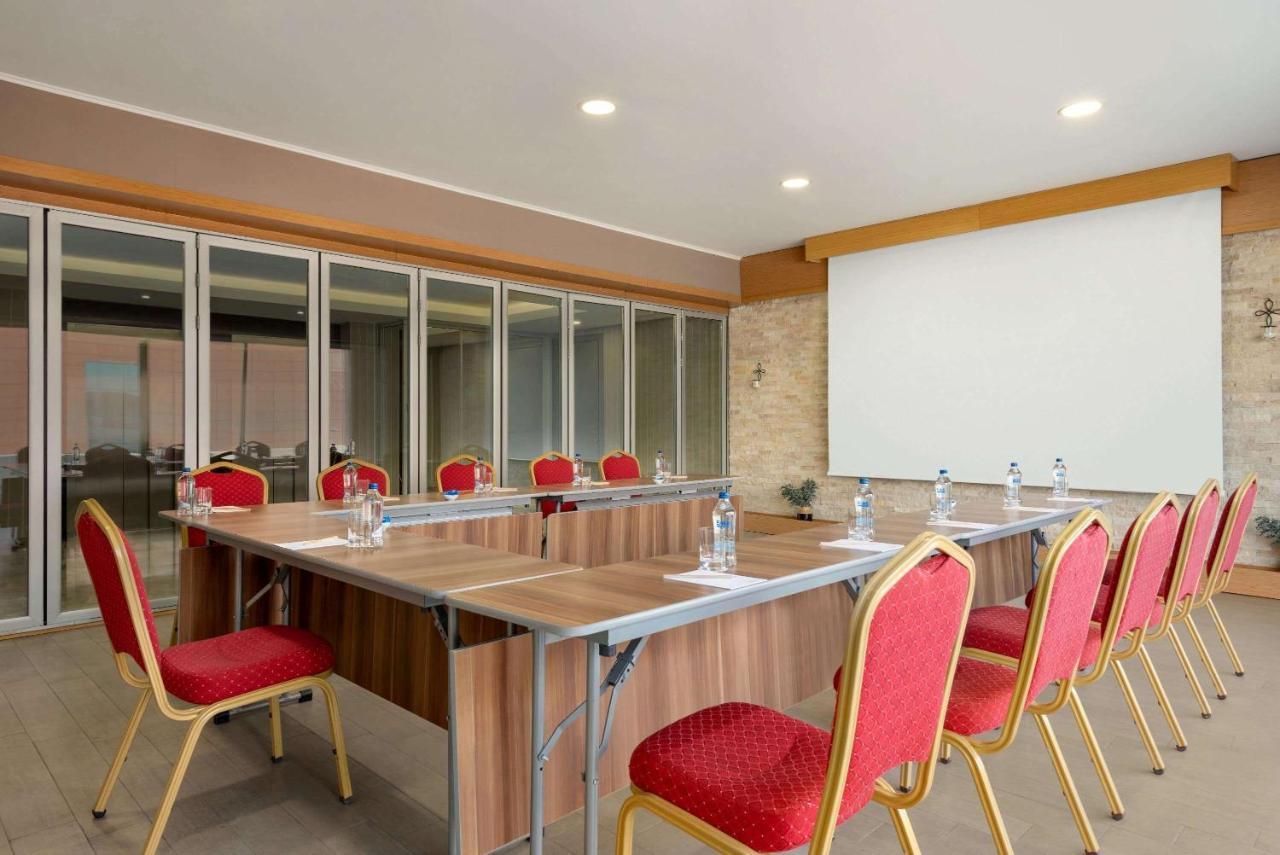 Ramada Plaza By Wyndham Eskisehir Exterior photo