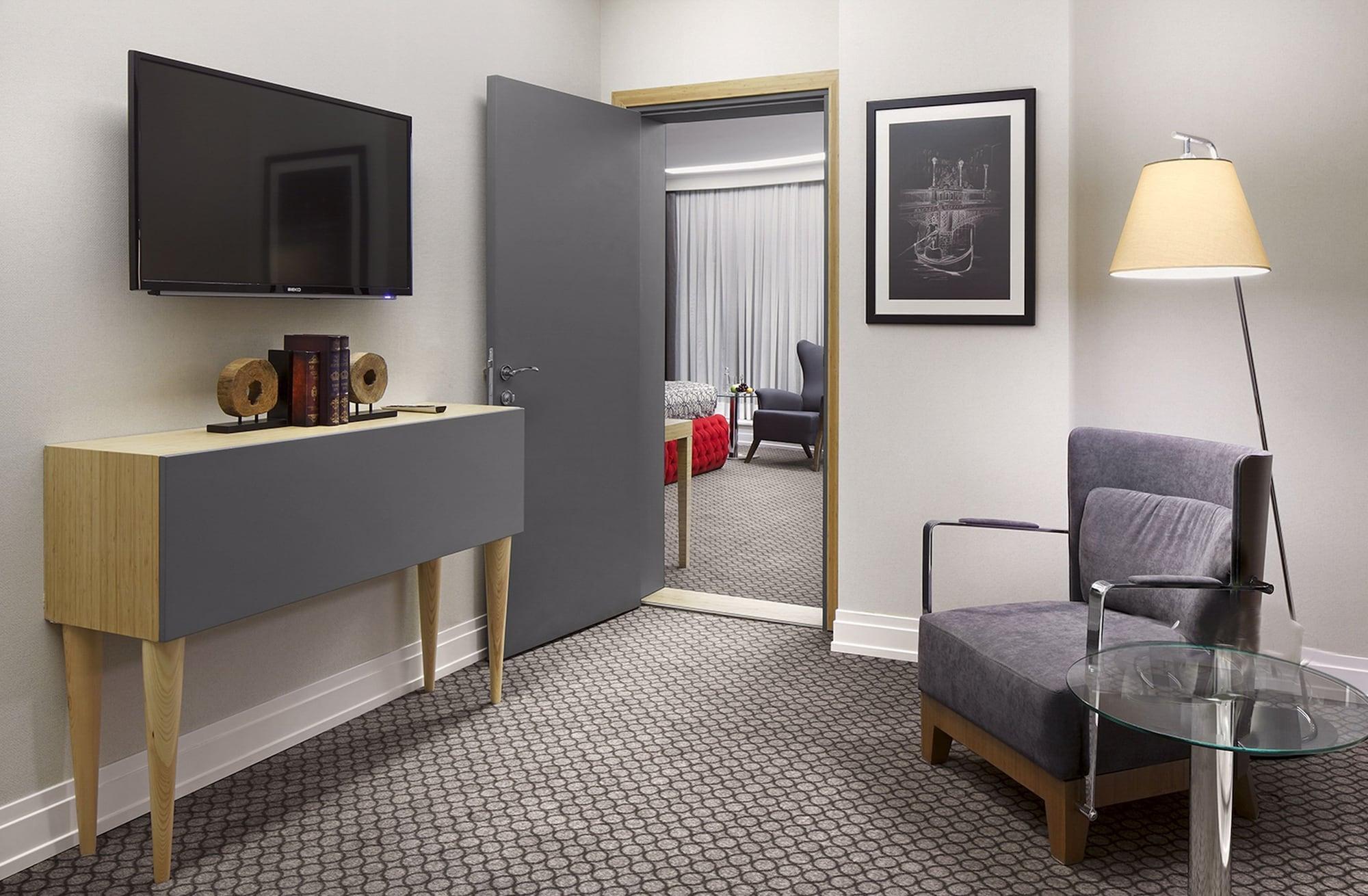 Ramada Plaza By Wyndham Eskisehir Exterior photo