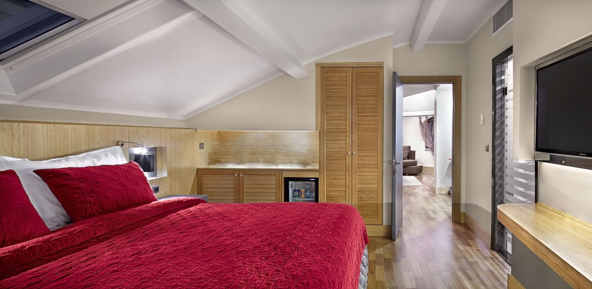 Ramada Plaza By Wyndham Eskisehir Exterior photo