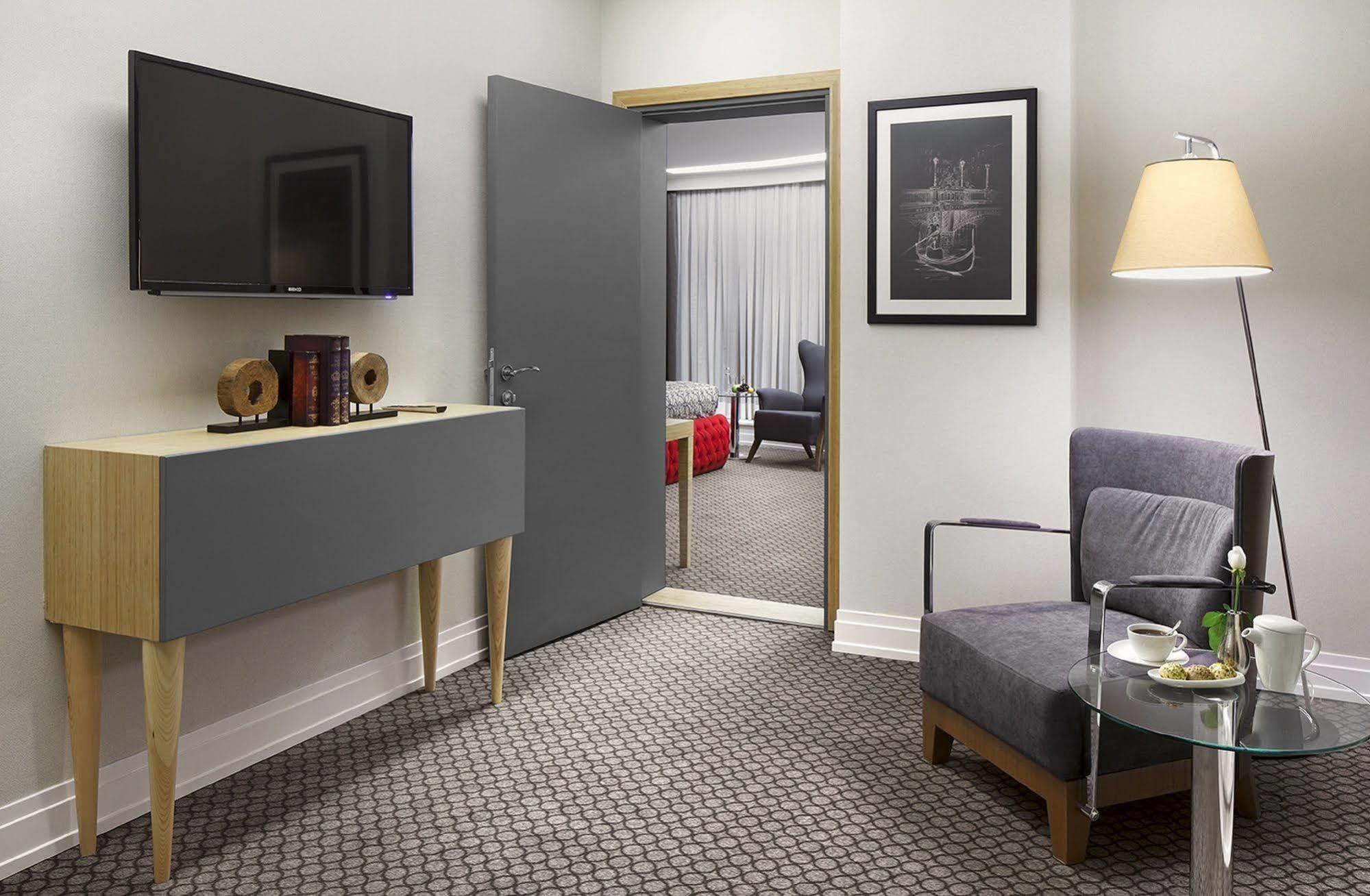 Ramada Plaza By Wyndham Eskisehir Exterior photo