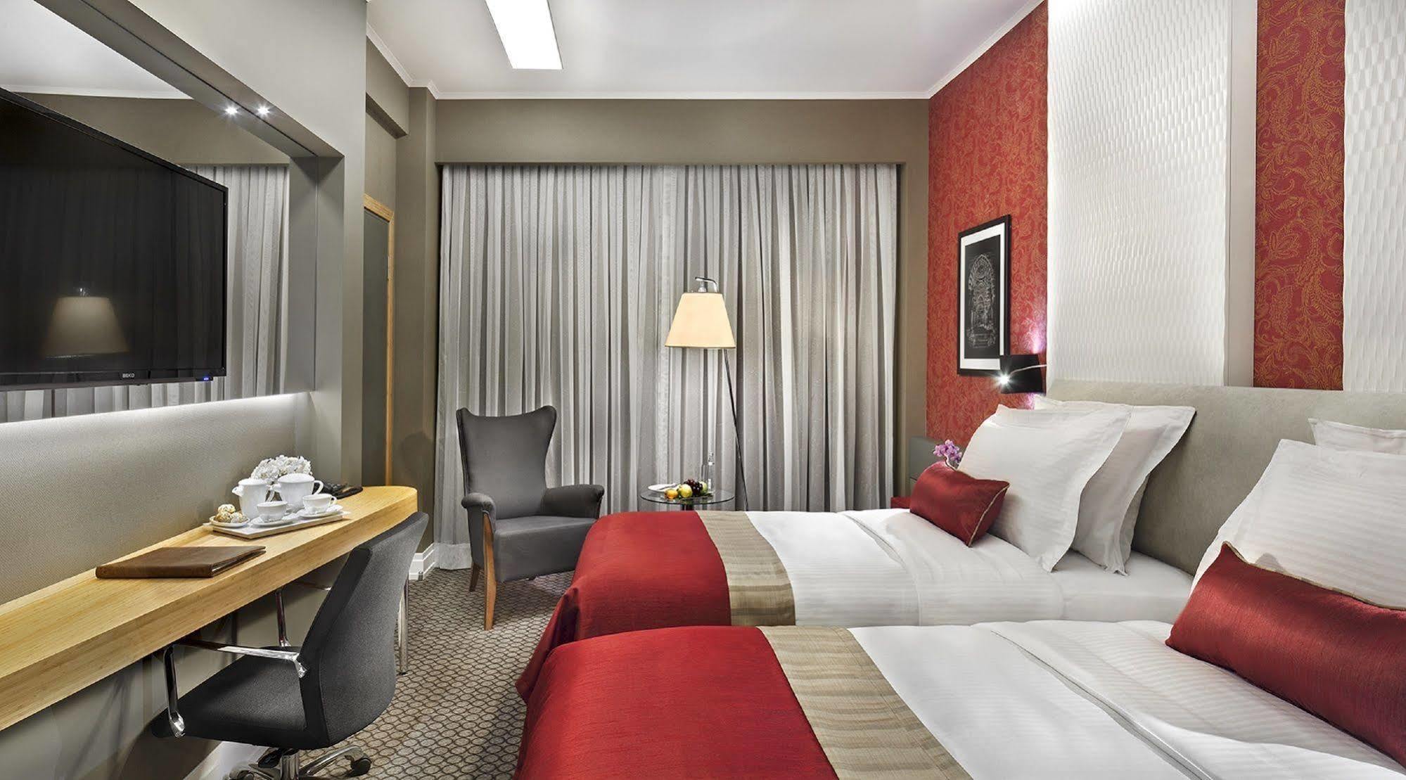 Ramada Plaza By Wyndham Eskisehir Exterior photo