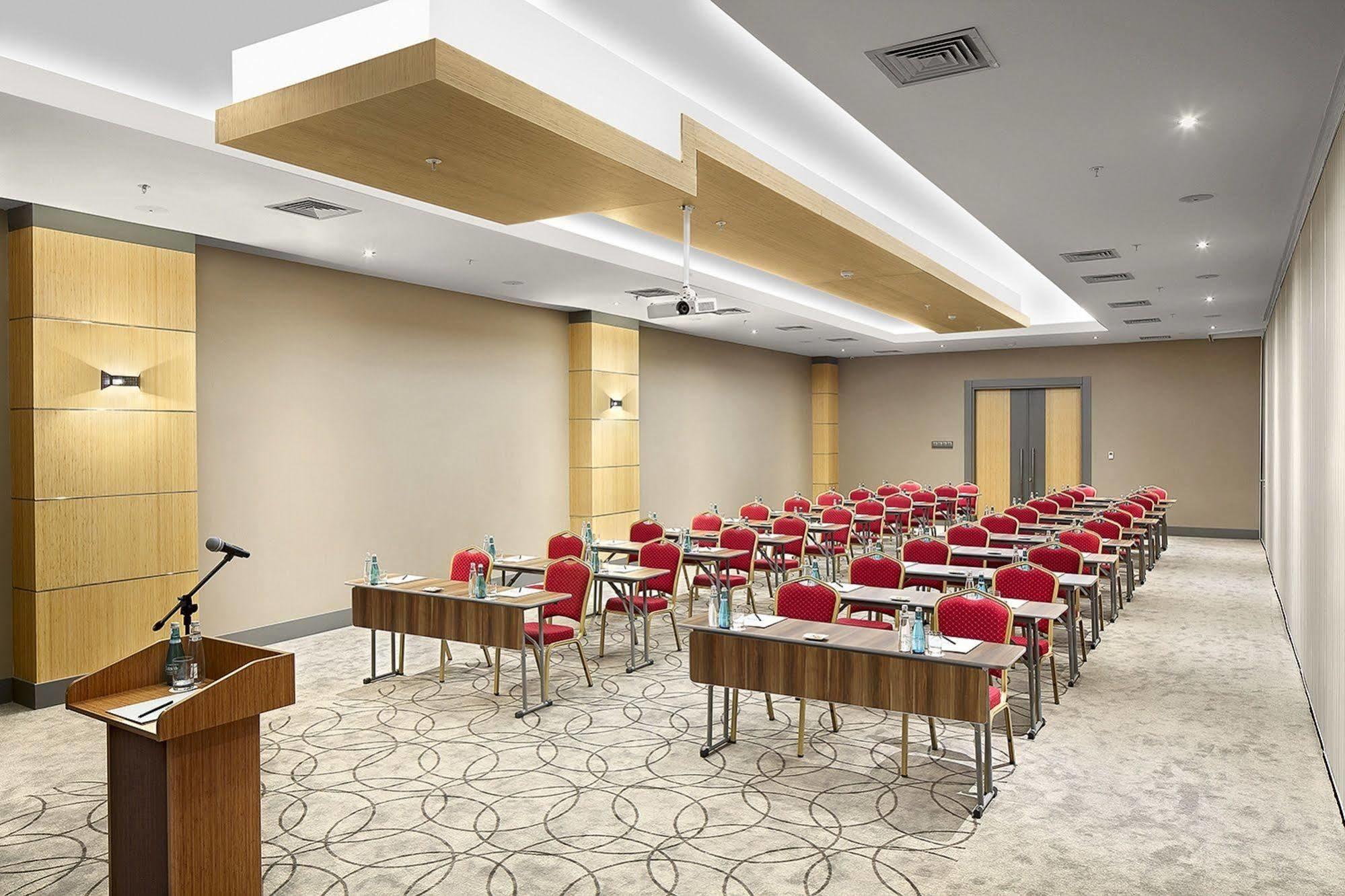 Ramada Plaza By Wyndham Eskisehir Exterior photo