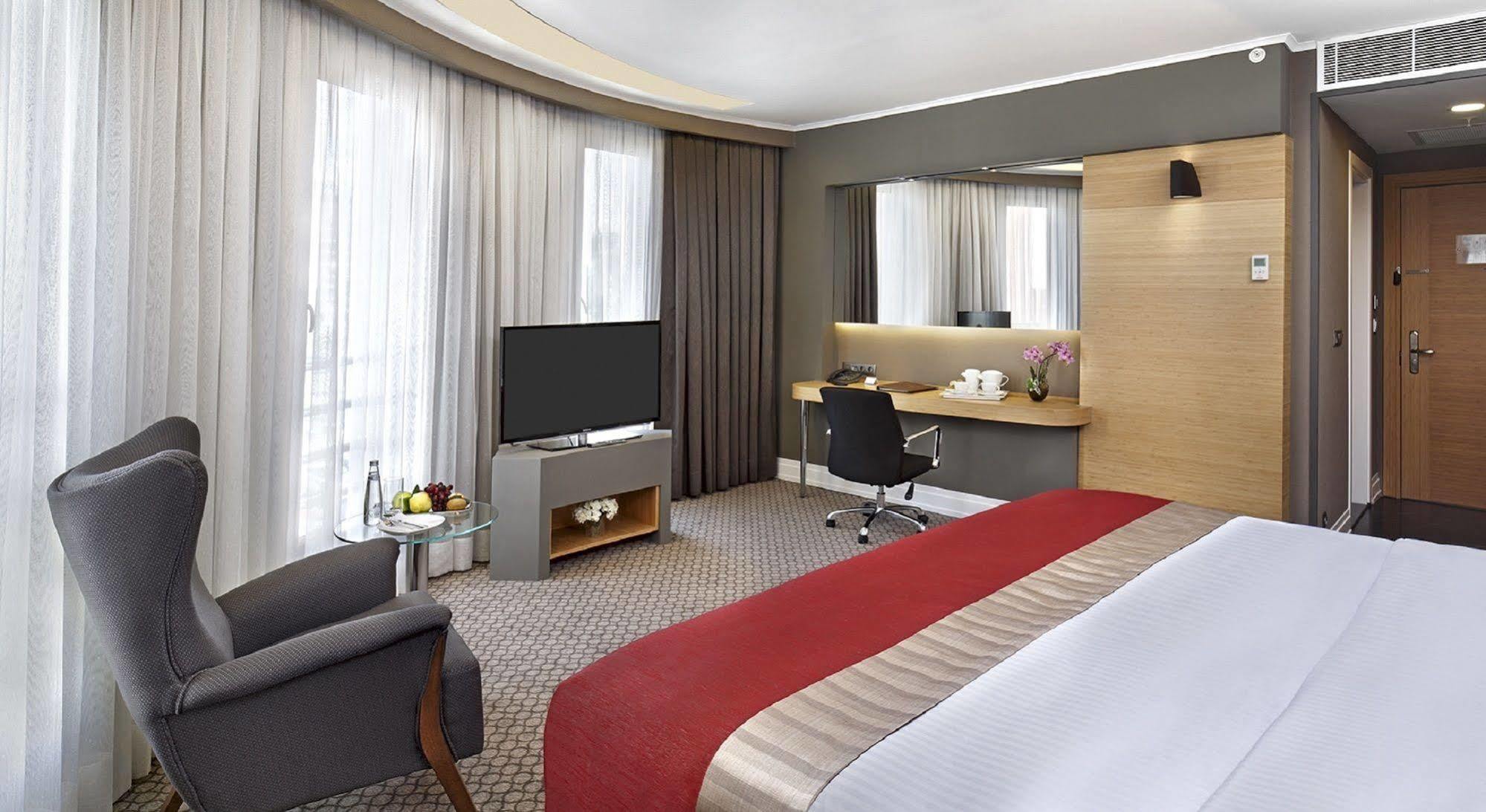 Ramada Plaza By Wyndham Eskisehir Exterior photo